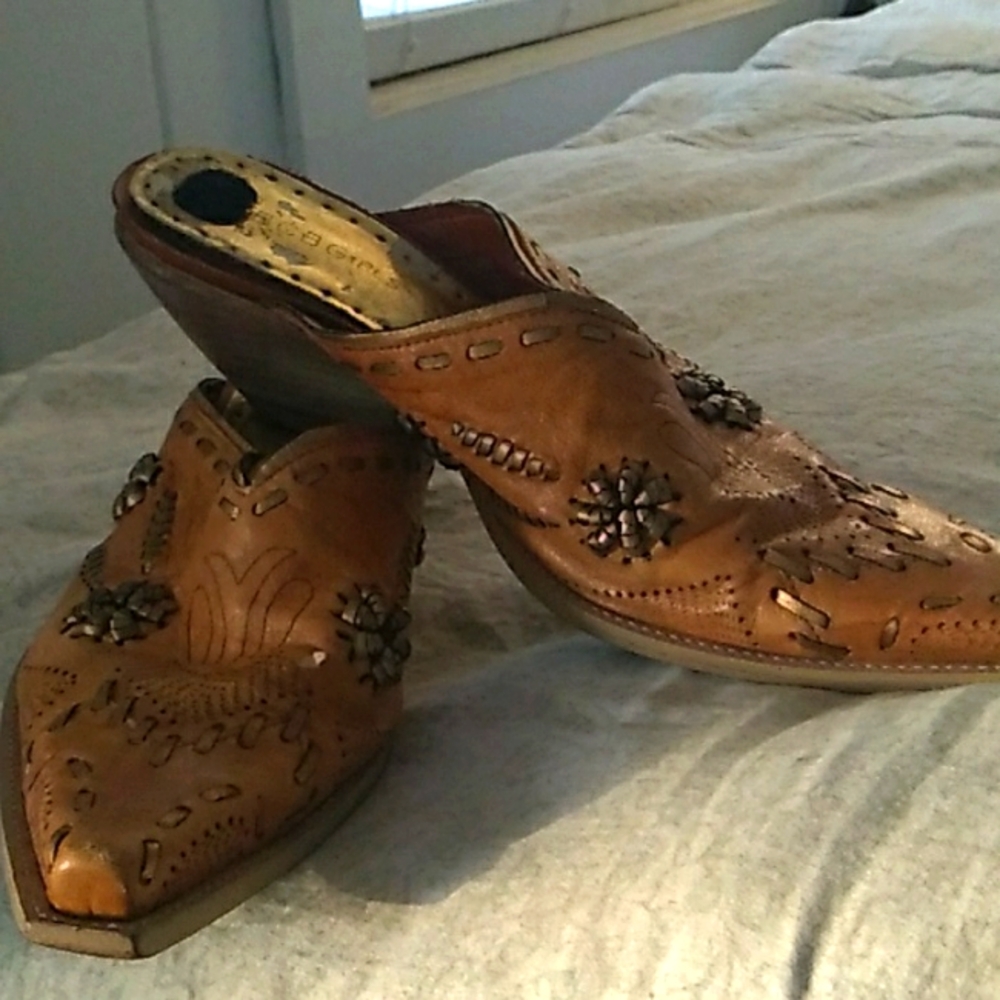 BCBG decorative mules 38